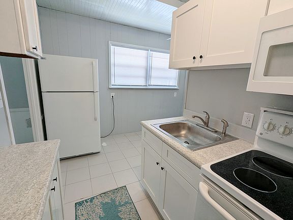 4th image of 6543 Celeste Ln #B