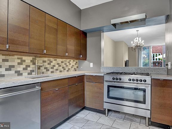 5th image of 251 W Lafayette Ave