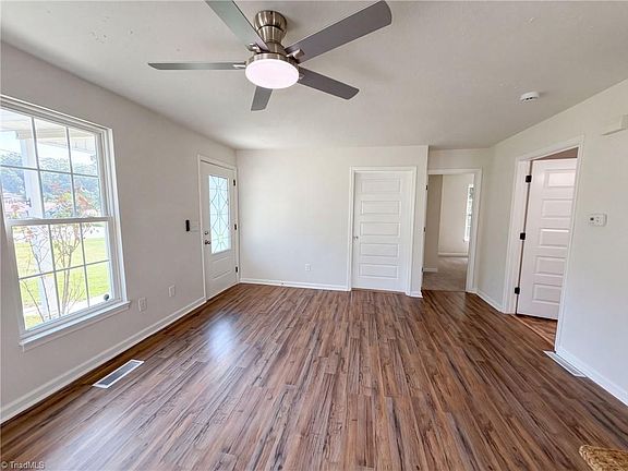 3rd image of 4982 Follansbee Rd