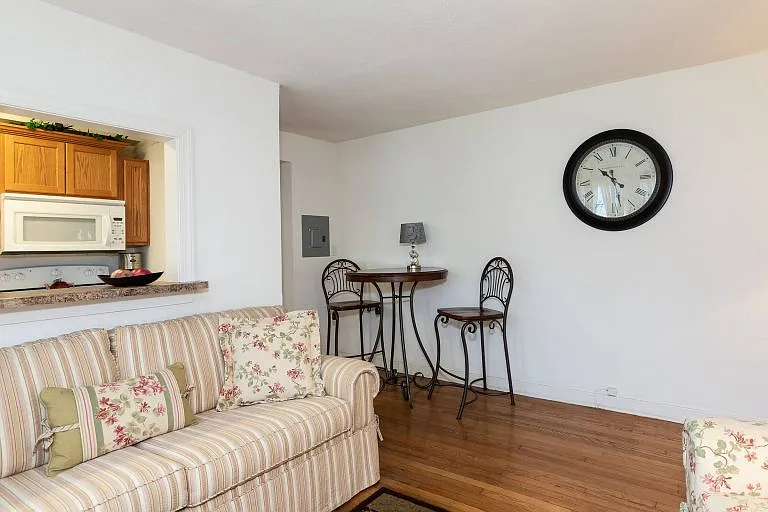 Sewells Park Apartments — Photo 4