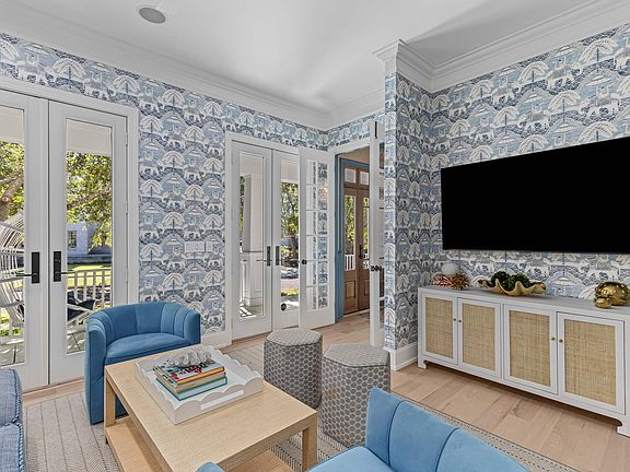 4th image of 26 Woodford St