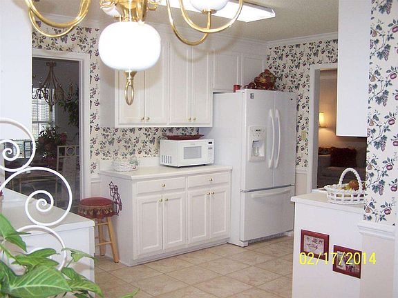 4th image of 210 Doral Ct
