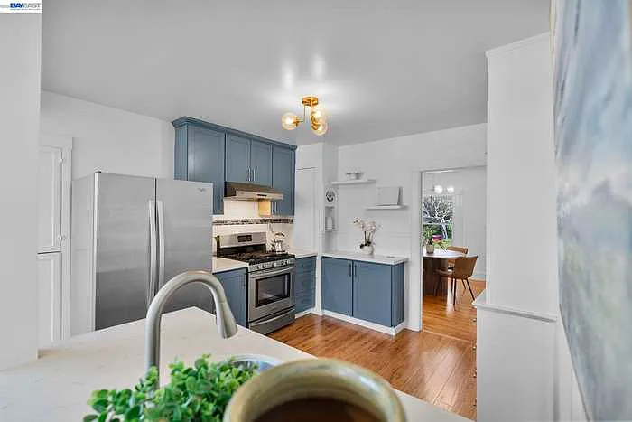 274 Staples Ave — Photo 4