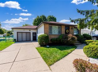 450 Frankhauser Rd, Williamsville, NY 14221