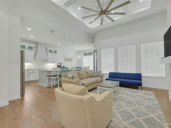 3rd image of 901 W Guava Ave