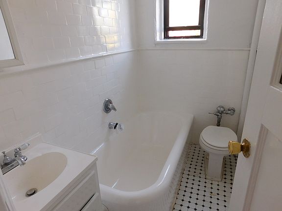 3rd image of 3114 35th St APT 5A