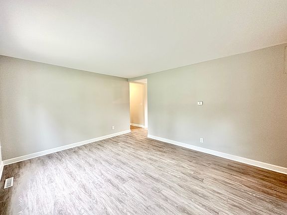 4th image of 411 Singapore Ln