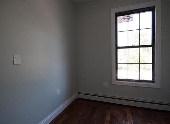 5th image of 576 Morris Park Ave