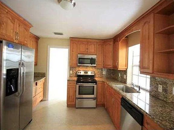 2nd image of 10420 NW 40th Pl