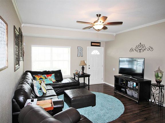 4th image of 217 Broken Arrow Dr