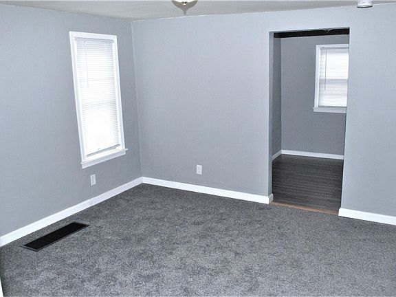 3rd image of 1601 W Oakland Ave #1601