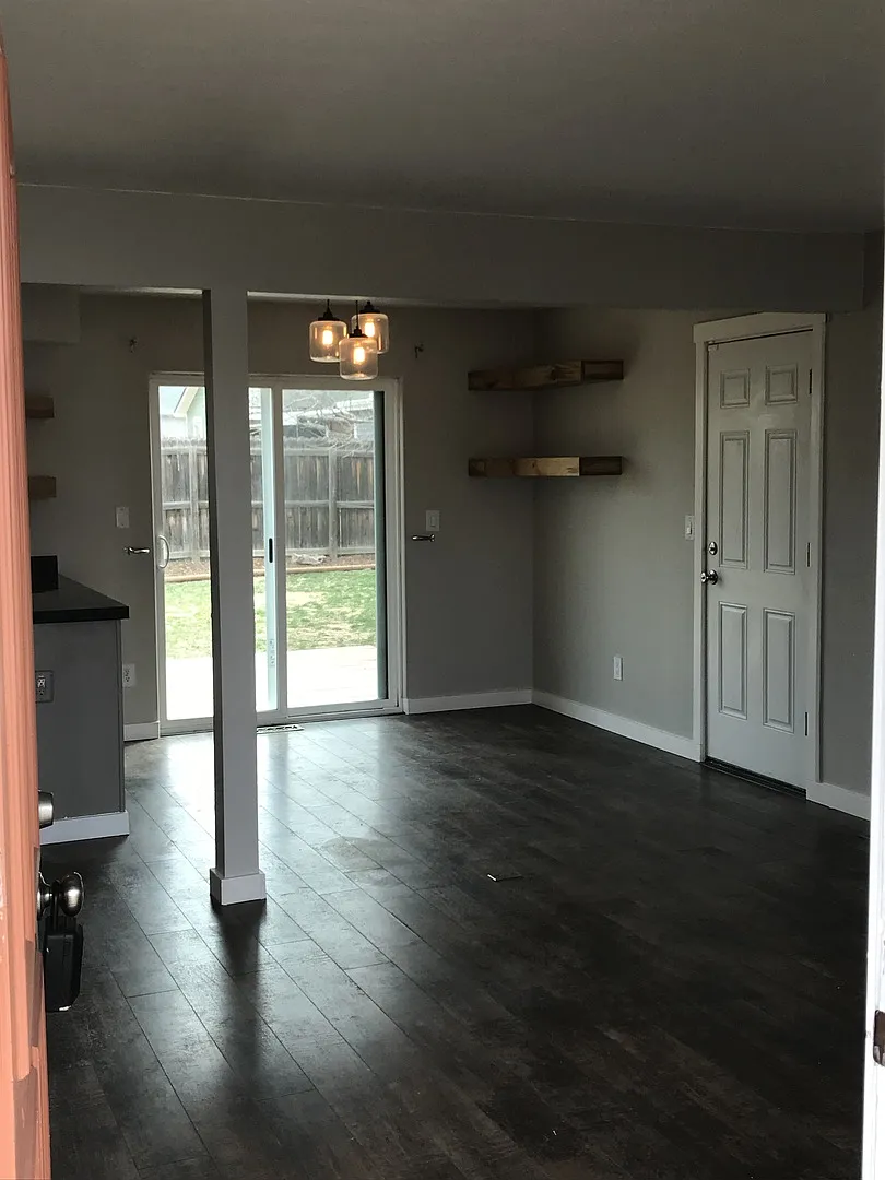 2 Bedroom 1 1/2 Bath Single Family Home in Aurora — Photo 2