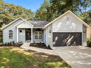 512 Old Forge Dr, Bentonville, AR 72712