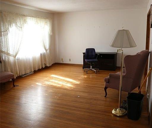 5th image of 8494 East Ave