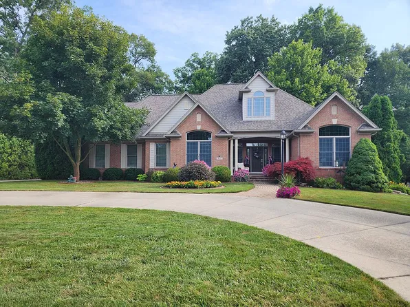 622 Highland Dr, Saint Clair, MI 48079