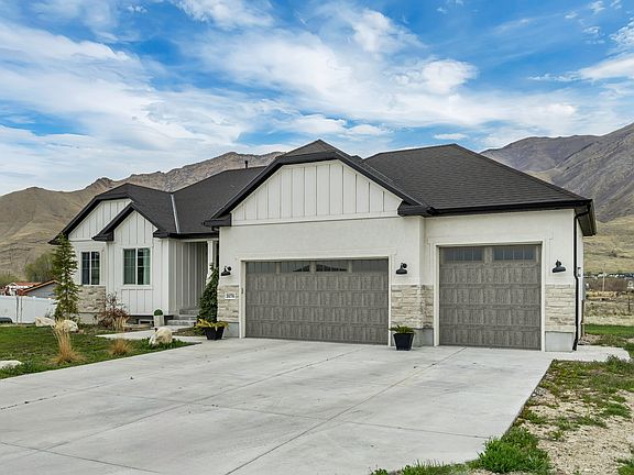 3rd image of 1676 E Coreys Ct