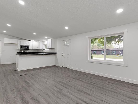 3rd image of 30089 Oriole St