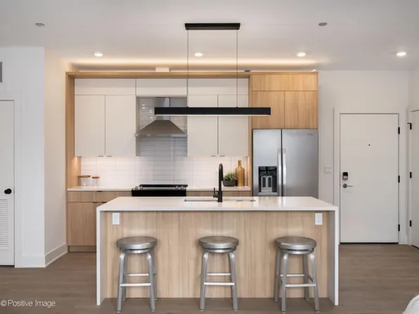 (undisclosed Address), Chicago, IL 60613