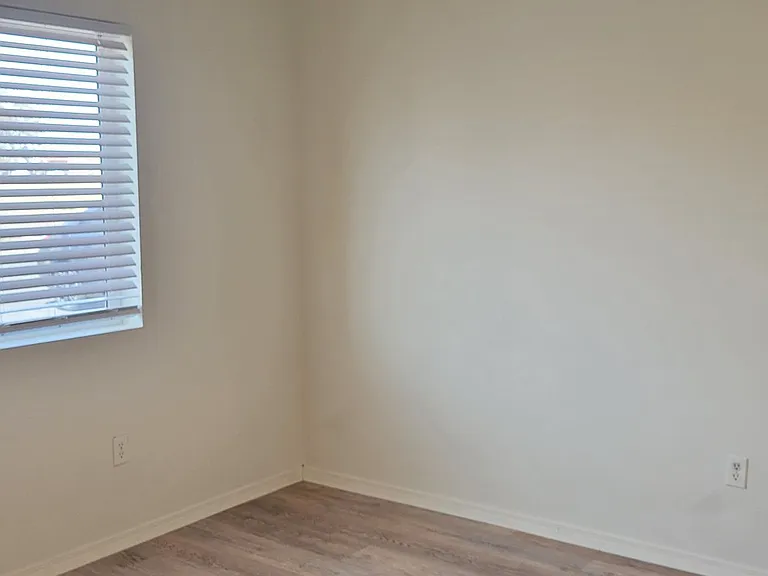 3205 N Main St — Photo 8
