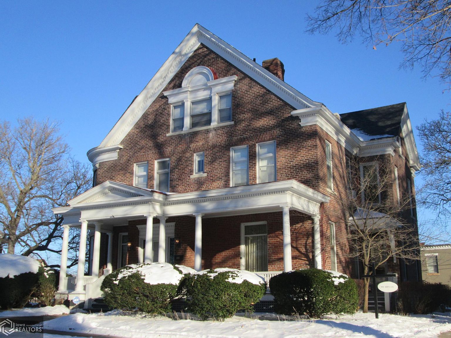 1032 N 5th St, Burlington, IA 52601 | Zillow