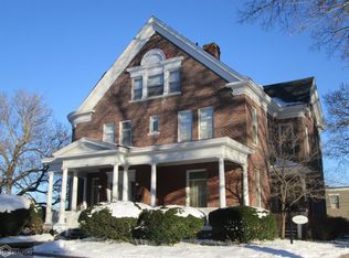 1032 N 5th St, Burlington, IA 52601