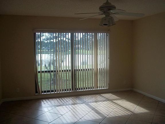 4th image of 2286 SW Creekside Dr