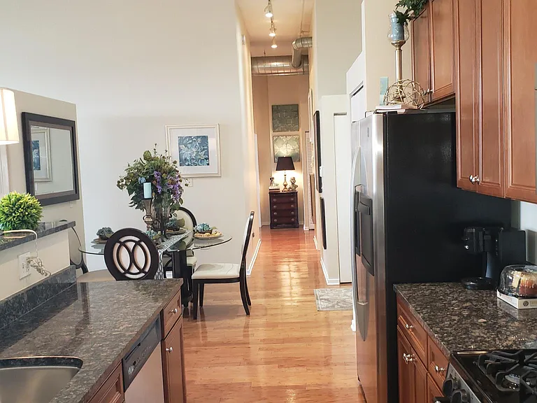 1525 S Sangamon St #802 — Photo 10