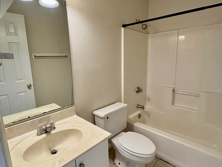 223 Wyndham Cir #B — Photo 6