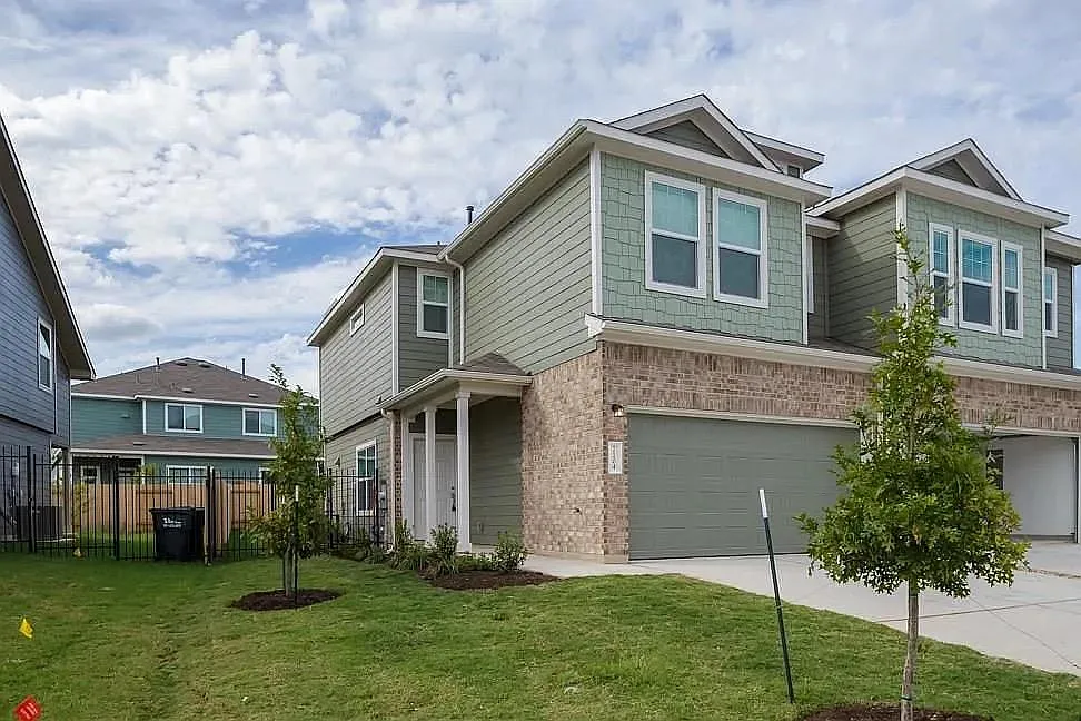 3 bed, 2.5 bath, 1391 sqft, $1,825 — Photo 2