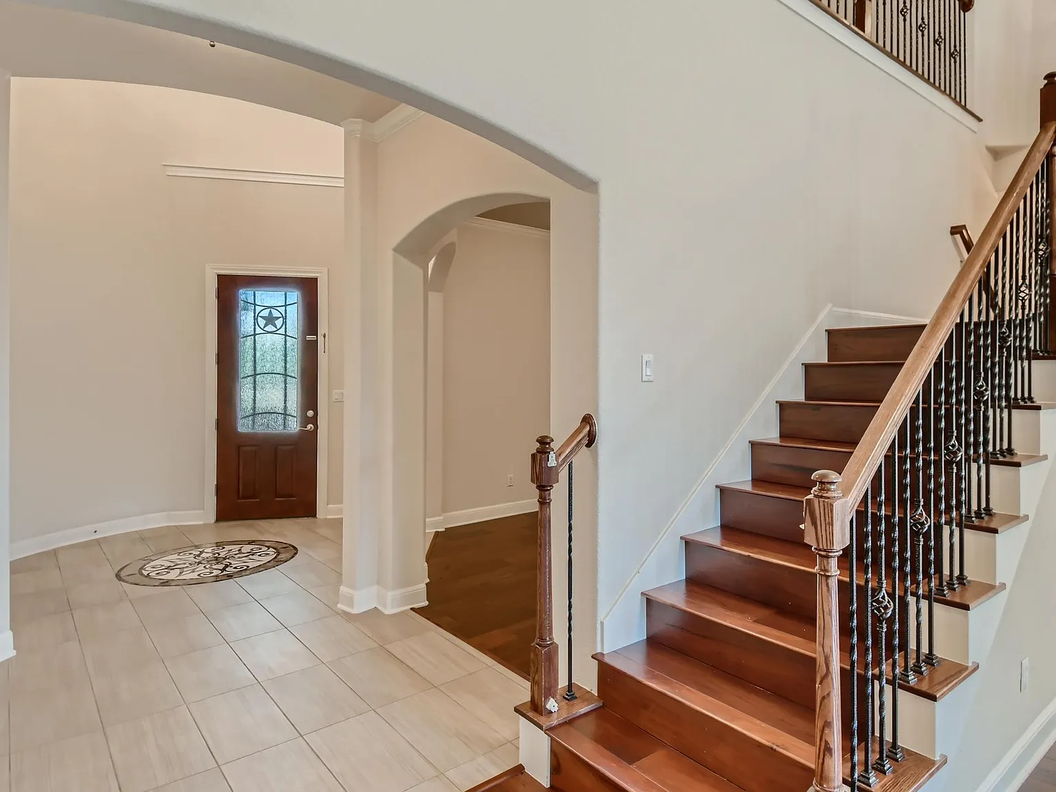4 bed, 3.5 bath, 4213 sqft, $3,799 — Photo 4