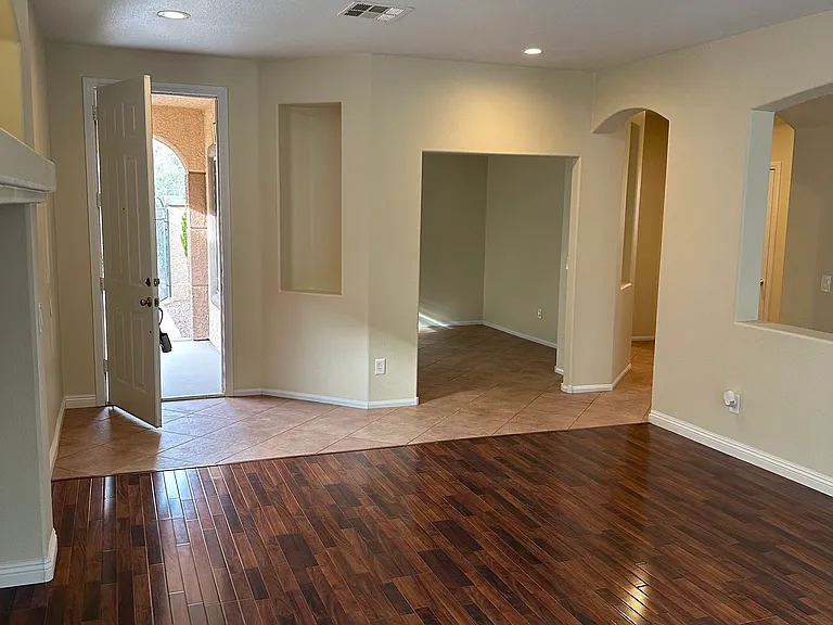 11453 Diveley Ave — Photo 29