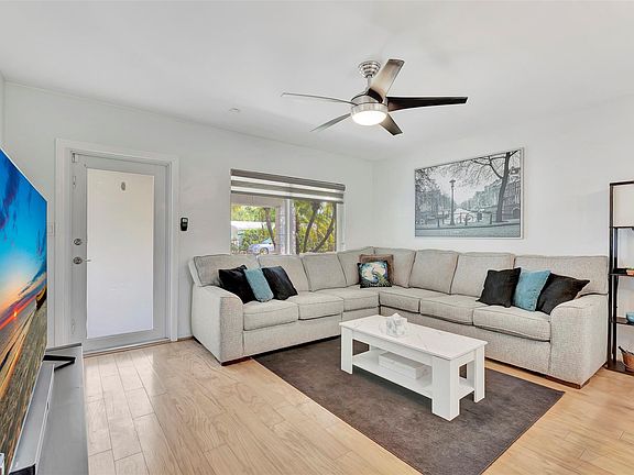 3rd image of 208 NW 24th Street