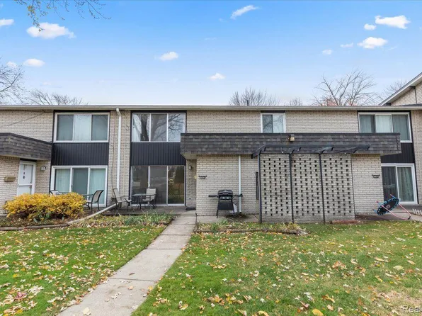 8323 Kennedy Cir Unit 2, Warren, MI 48093