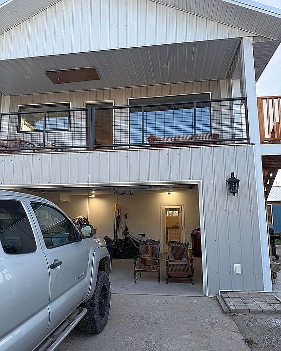 1st image of 207 Fabrick St
