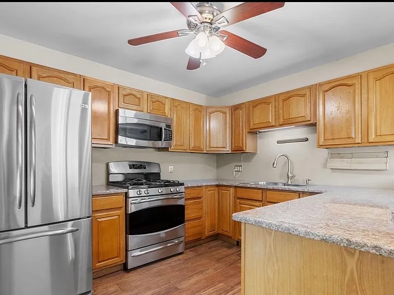 64 Hampton Gate Dr — Photo 5