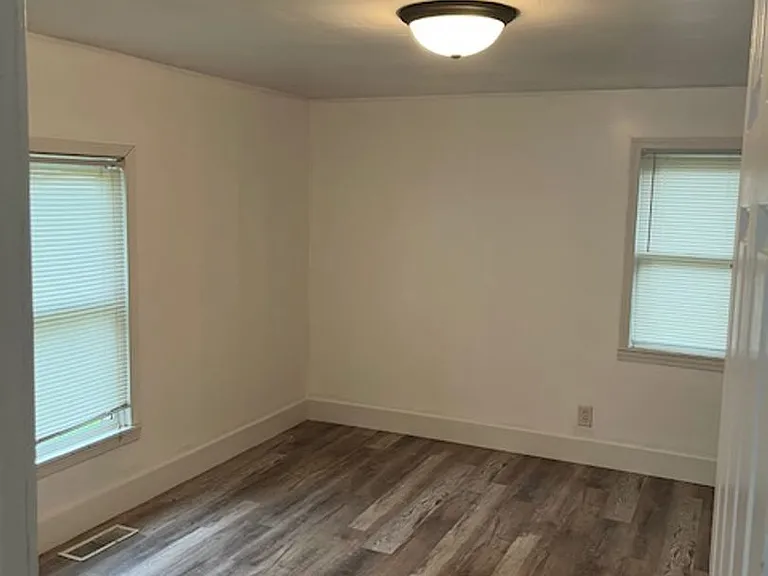 2428 S Madison St — Photo 13
