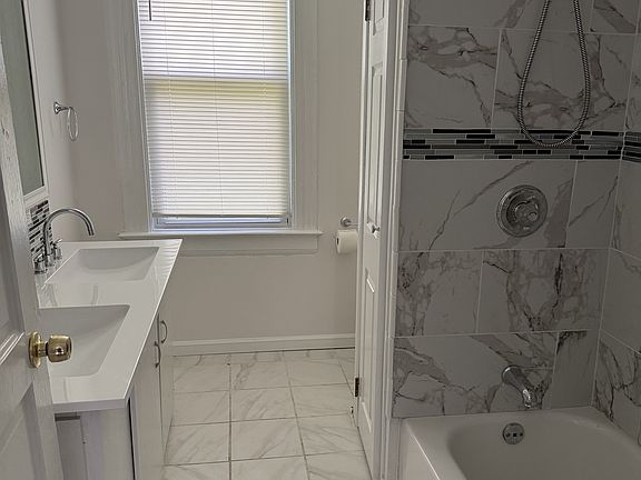 Bathroom 1-1