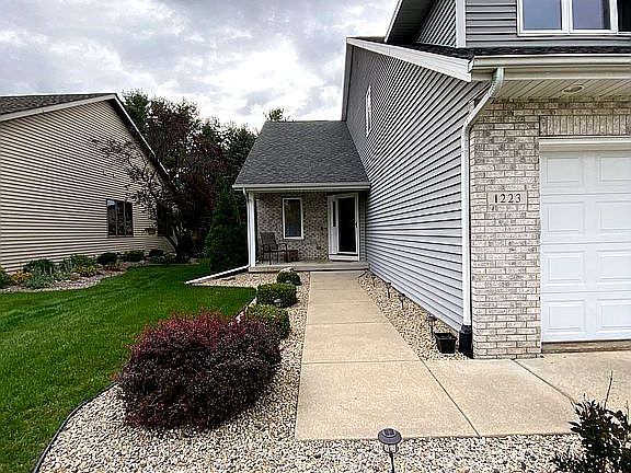 3rd image of 1223 Shannon Ct