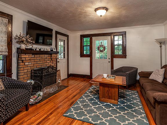 3rd image of 2533 Woodrow Dr