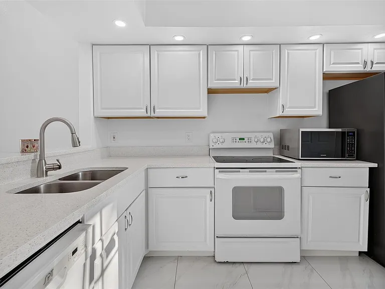 3128 Sandy Shore Ln — Photo 14