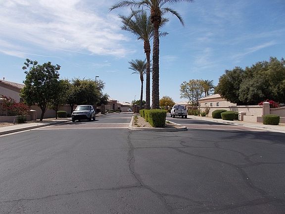 3rd image of 6364 W Pontiac Dr