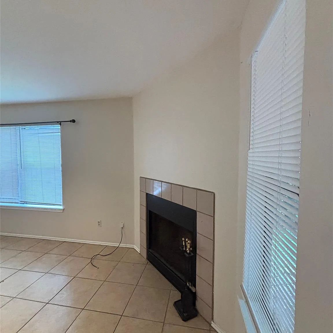 2 bed, 2.0 bath, 1968 sqft, $1,200 — Photo 4