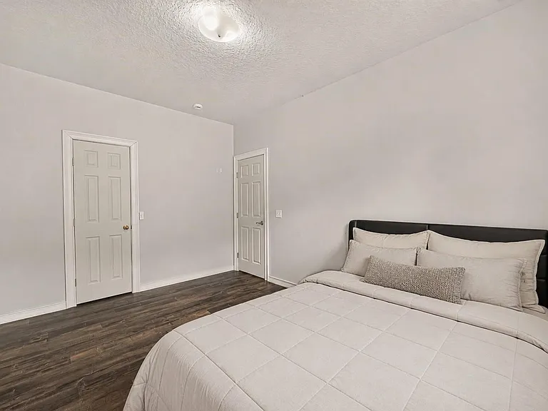 20822 Figurine Ct — Photo 22