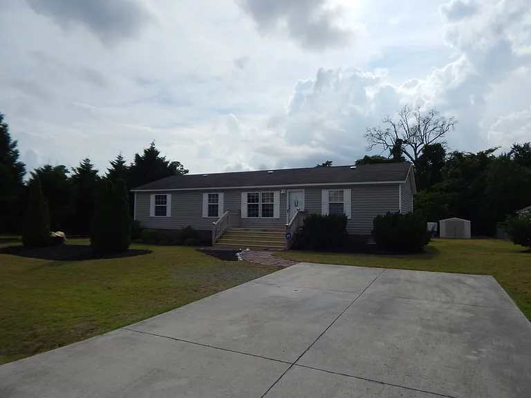 525 Soundside Dr — Photo 1