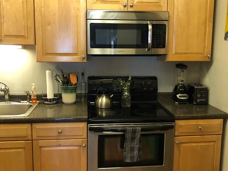 22 Laurel St — Photo 3