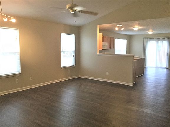 3rd image of 1318 Oak Lake Ln