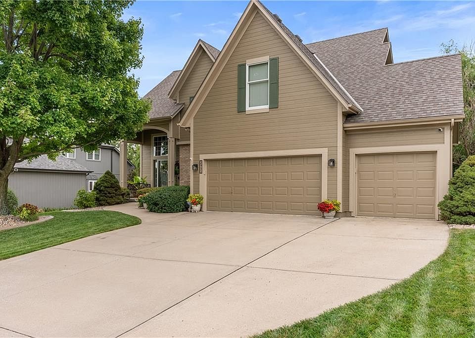1st image of 2901 SE Bingham Dr