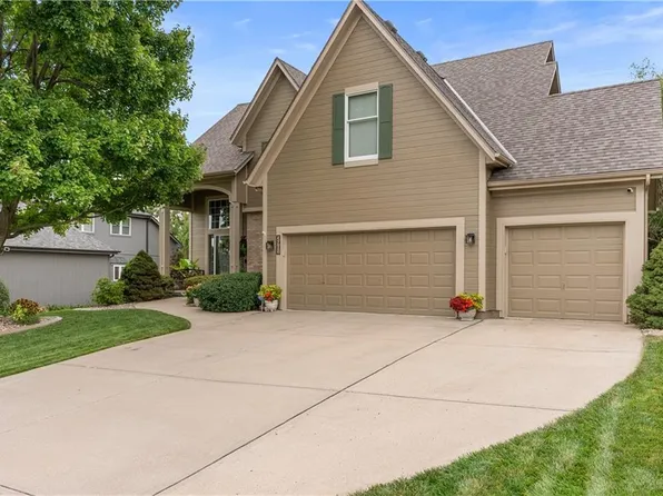 2901 SE Bingham Dr, Lees Summit, MO 64063