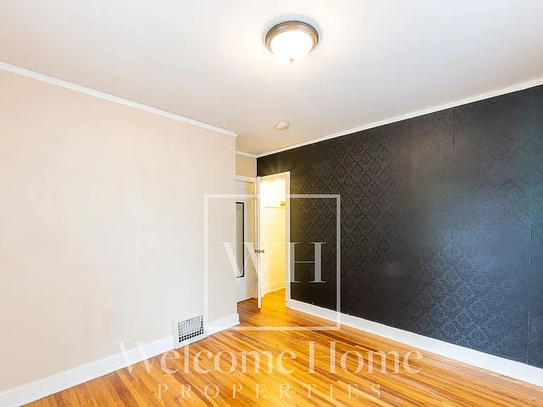 334 E Chestnut St — Photo 15