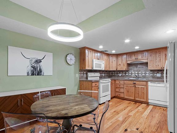 3rd image of 1695 E Woodbridge Dr APT 9